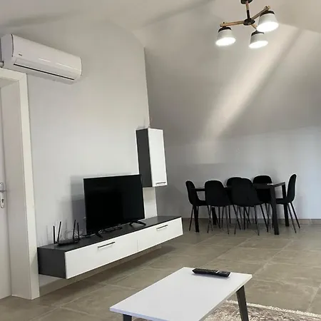 Eagle's Nest Apartment